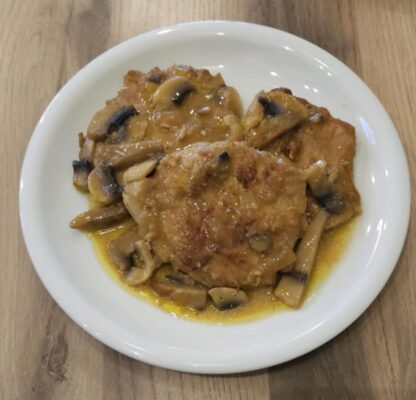 Μπριζολάκι με σαλτσά μπύρας και μανιτάρια